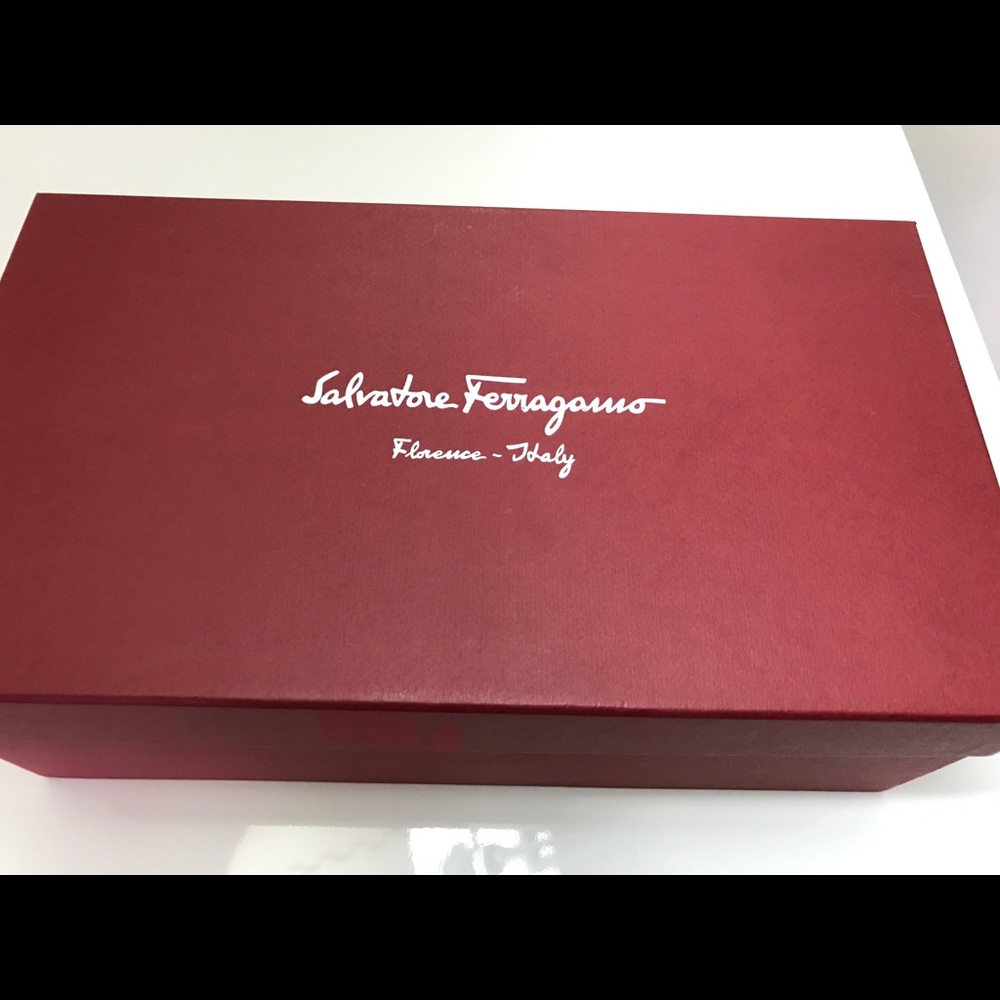 Salvatore Ferragamo suede heels - Picture 8 of 8